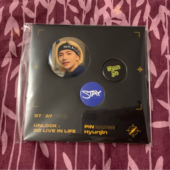Kpop Stray Kids Unlock: Go Live In Life Merch Pin Badge Set - Picture 4 of 6